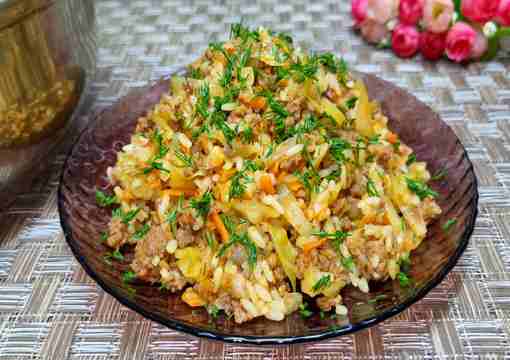 Капуста тушеная с фаршем и рисом