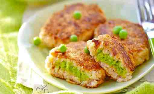 Котлеты из индейки с зеленым горошком и сыром