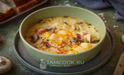 Сырный суп с грибами и копченой курицей