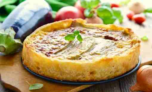 Заливной пирог с баклажанами, куриным мясом и моцареллой