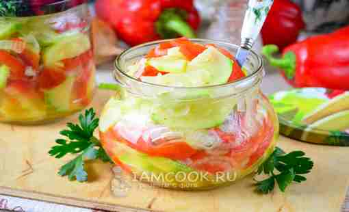 Салат из кабачков, перца и лука