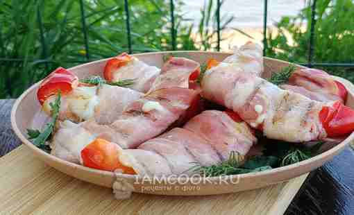 Перец с сыром в беконе